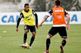 Edenilson durante treino do Corinthians realizado no CT Joaquim Grava