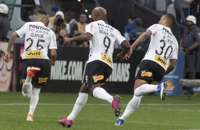 Clayson, Love e Urso no jogo contra o Flamengo, pelo Brasileiro, na Arena Corinthians