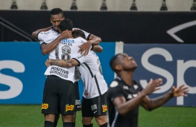 Elenco comemorando gol de J, contra o Botafogo, nos acrscimos do jogo