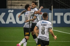 Fagner comemorando seu gol no duelo entre Corinthians e Botafogo na Neo Qumica Arena