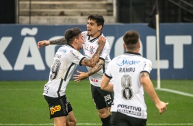 Fagner comemorando seu gol no jogo entre Corinthians e Botafogo na Neo Qumica Arena