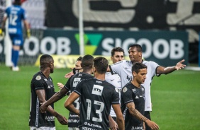 J e Avelar no jogo contra o Botafogo, na Neo Qumica Arena