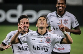 Mateus Vital acerta belo chute e marca o segundo gol do Corinthians contra o Sport, pelo Brasileiro