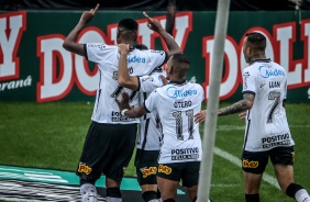 J e companheiros no jogo contra a Ponte Preta, na Neo Qumica Arena, pelo Campeonato Paulista
