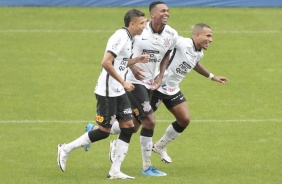Jogadores do Corinthians no jogo contra a Ponte Preta, na Neo Qumica Arena, pelo Paulisto