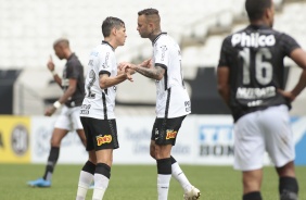 Vital e Luan no jogo contra a Ponte Preta, na Neo Qumica Arena, pelo Campeonato Paulista