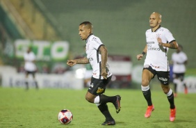 Otero e Fbio Santos no jogo disputado entre Corinthians e Guarani, pelo Paulista