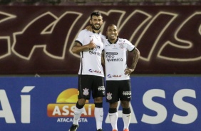 Camacho e Otero durante jogo entre Corinthians e Ferroviria, na Fonte Luminosa