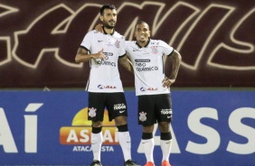 Otero e Camacho durante jogo entre Corinthians e Ferroviria, na Fonte Luminosa