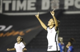 Gabi Nunes comemorando seu gol contra o Napoli, pela estreia do Brasileiro Feminino