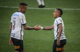 Luan e Otero durante Drbi entre Corinthians e Palmeiras, na Neo Qumica Arena
