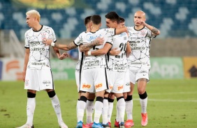 Jogadores do Corinthians comemoram gol marcado contra o Cuiab