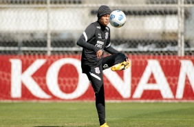 Garoto Adson durante treino do Corinthians em preparao para duelo contra o Flamengo
