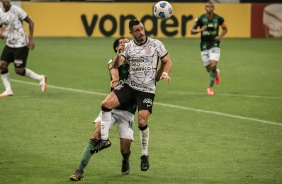 Giuliano em partida contra o Amrica-MG, na Neo Qumica Arena, pelo Campeonato Brasileiro