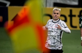 Guedes durante partida entre Corinthians e Palmeiras na Neo Qumica Arena