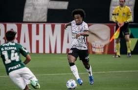 Willian durante partida entre Corinthians e Palmeiras na Neo Qumica Arena