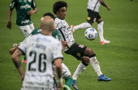 Willian durante partida entre Corinthians e Palmeiras, pelo Campeonato Brasileiro