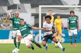 Atacante Willian no Drbi entre Corinthians e Palmeiras, pelo Brasileiro, na Neo Qumica Arena