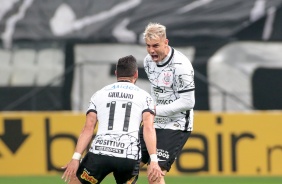 Rger Guedes eufrico comemorando gol no jogo entre Corinthians e Palmeiras