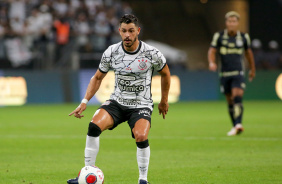 Giuliano em derrota do Corinthians para o Santos na noite desta quarta-feira