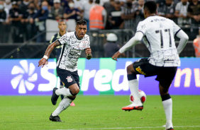 Paulinho e J em derrota do Corinthians para o Santos nesta quarta-feira