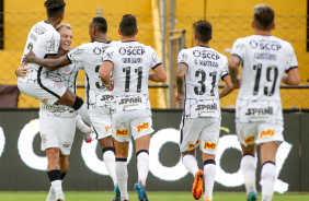 Bambu, Rger Guedes, Raul, Giuliano, Mantuan e Mosquito comemoram gol do Corinthians