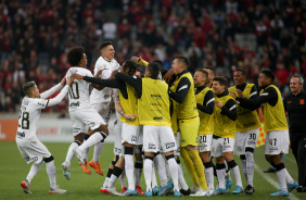 Jogadores do Corinthians comemoram o gol de Rger Guedes na Arena da Baixada