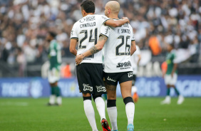Cantillo e Fbio Santos comemoram gol do Corinthians contra o Gois