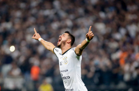 Giuliano comemora gol marcado na vitria do Corinthians no duelo do Corinthians
