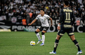 Du Queiroz foi titular do Corinthians contra o Santos no Brasileiro 2022