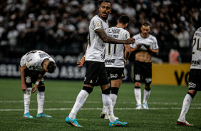 Raul Gustavo foi titular do Corinthians contra o Santos