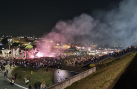 Festa da torcida do Corinthians antes de jogo contra o Boca
