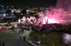 Torcedores do Corinthians em festa antes do jogo com o Boca Juniors