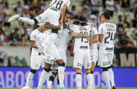 Adson, Raul Gustavo, Cantillo e Gustavo Silva comemoram gol do Corinthians