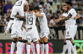 Adson, Raul Gustavo, Cantillo ,Gustavo Silva, Gil e Bruno Mndez comemoram gol do Corinthians