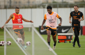 Jnior Moraes e Gil durante treino do Corinthians