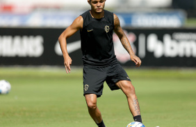 Adson em ao no treino do Corinthians de olho na estreia da Libertadores 2023