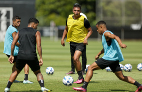 Adson, Matheus Bidu, Giovane e Pedrinho durante treino do Corinthians de olho na Libertadores