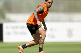 Fagner durante treino do Corinthians de olho na estreia da Libertadores 2023