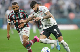 Yuri Alberto dominando a bola contra o Fluminense, pelo Brasileiro