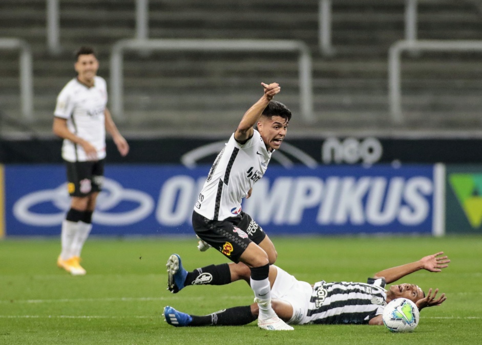 Roni no jogo contra o Santos; zagueiro foi o autor do gol de empate para o Corinthians