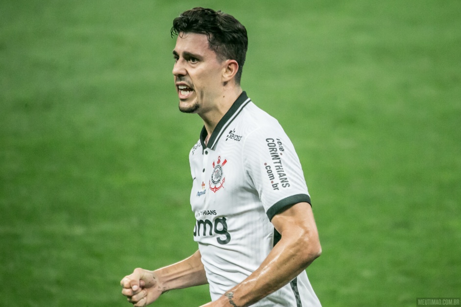 Danilo Avelar deixou o Corinthians em 2021 aps fazer um insulto racista nas redes sociais