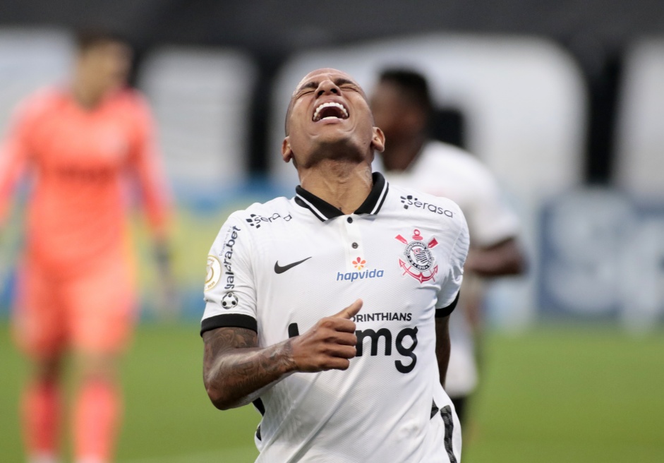 Otero feliz com seu gol no duelo contra o So Paulo, pelo Brasileiro, na Neo Qumica Arena