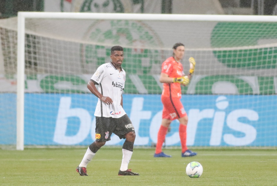 Jemerson e Cssio no duelo contra o Palmeiras, pelo Campeonato Brasileiro