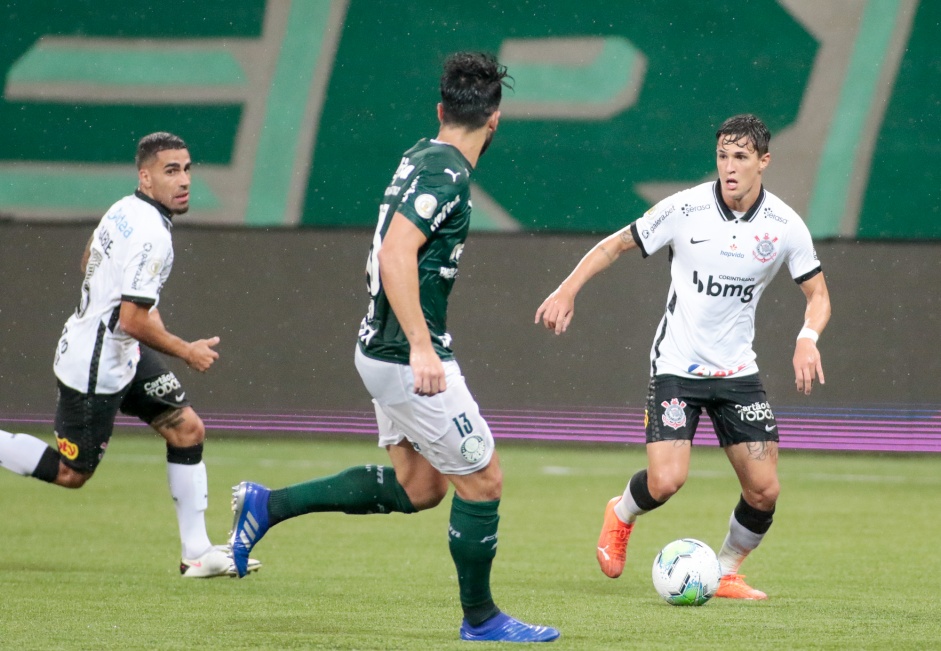 Ramiro e Vital no duelo contra o Palmeiras, pelo Campeonato Brasileiro