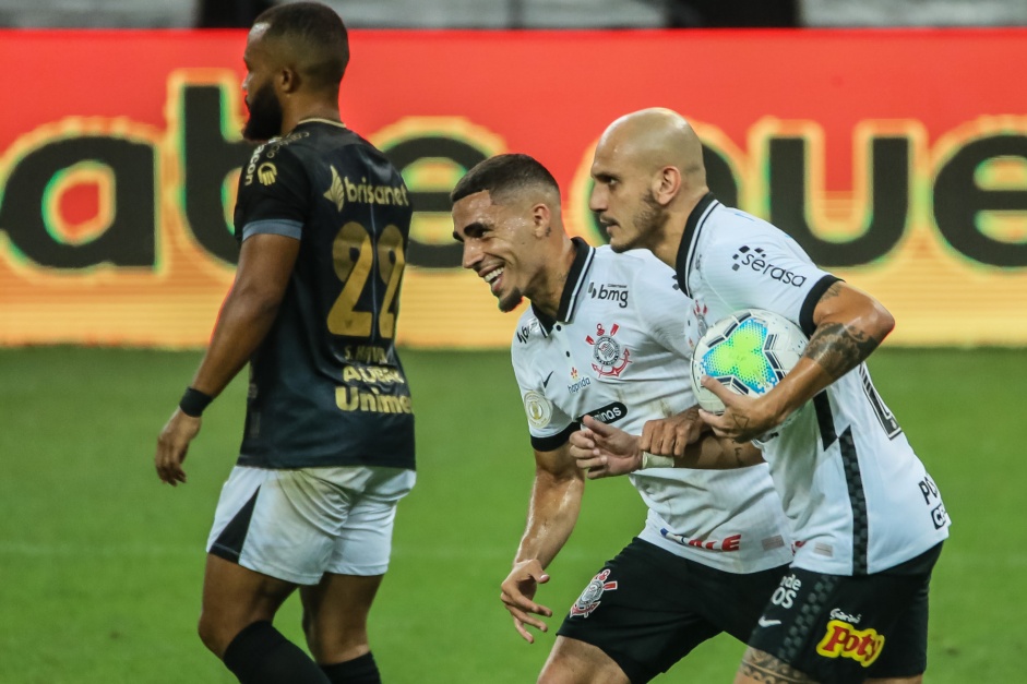 Fbio Santos e Gabriel comemorando o gol do lateral contra o Cear, pelo  Campeonato Brasileiro