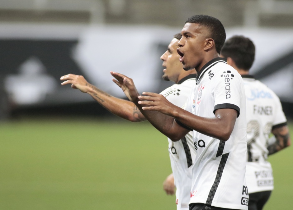 Lo Natel comemorando seu gol diante o Cear, pelo Campeonato Brasileiro