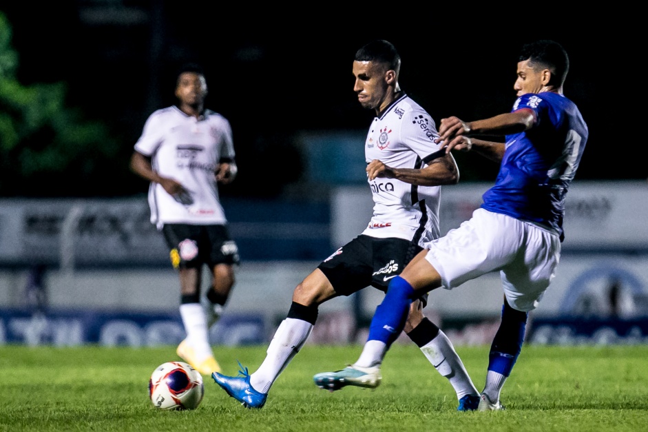 Volante Gabriel reforou o Corinthians contra o So Caetano neste domingo