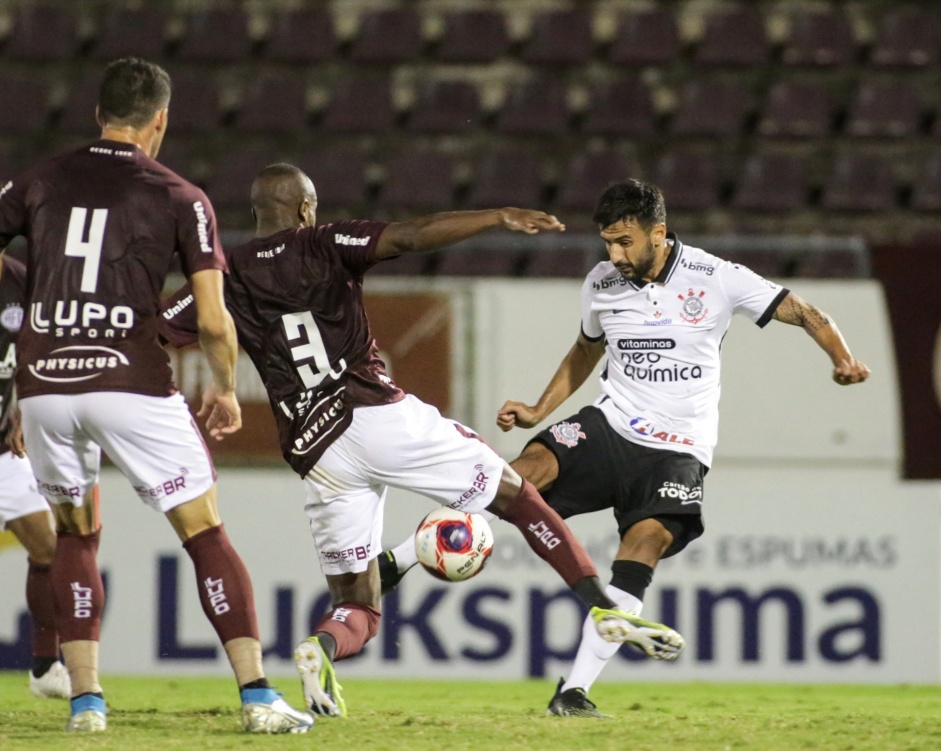 Camacho marcou o primeiro gol do Corinthians na partida contra a Ferroviria, pelo Paulista