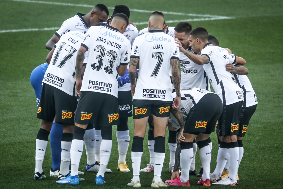 Elenco durante jogo contra a Inter de Limeira, pelas quartas de final do Campeonato Paulista 2021